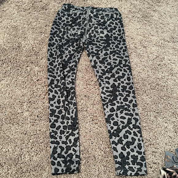 Under armour animal print leggings size 6X - Picture 3 of 4